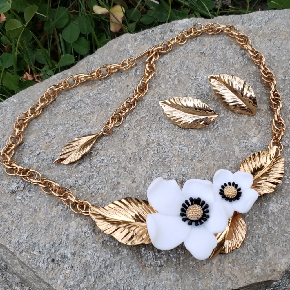 Vtg Louis Feraud Lucite Flower Leaf Necklace - Picture 4 of 14
